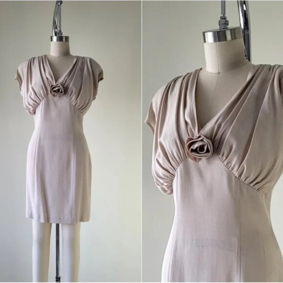 Vintage V-neck Inverted Bustline Rosette Dress - Picture 1 of 2